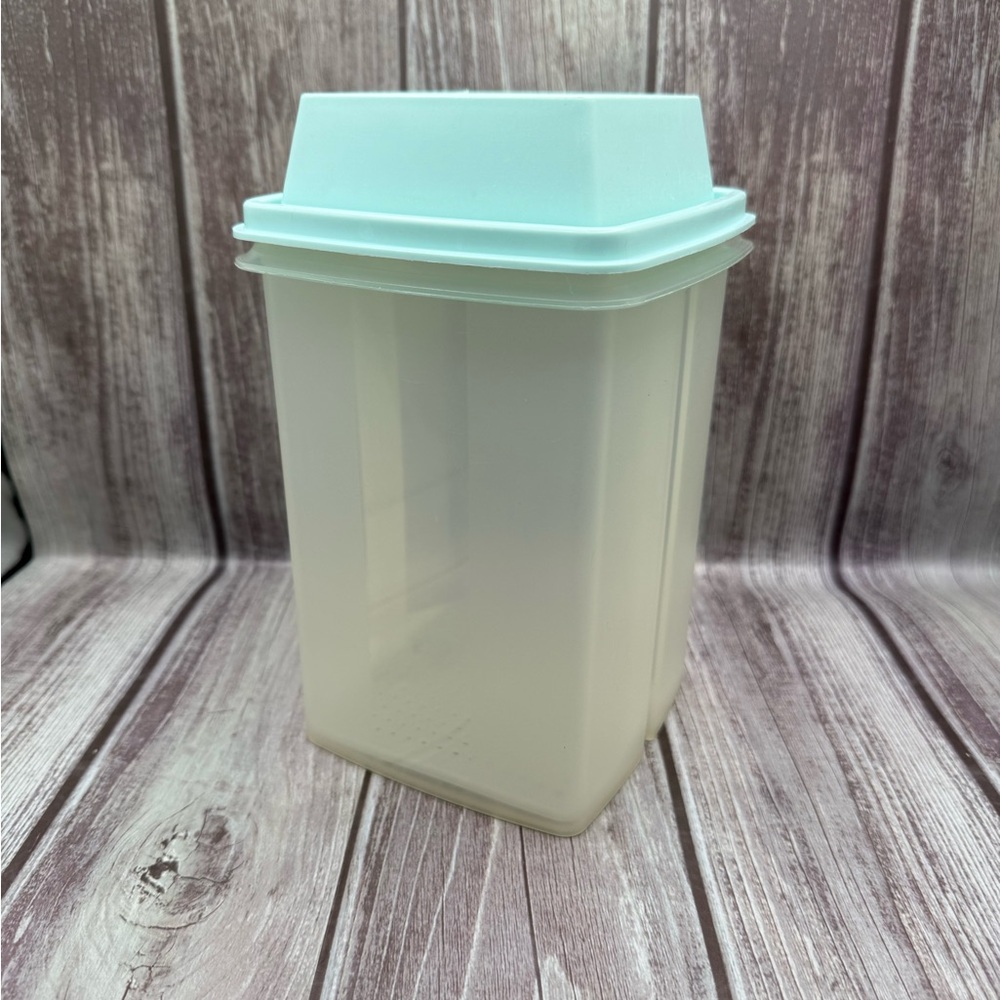 Tupperware Pickle Container